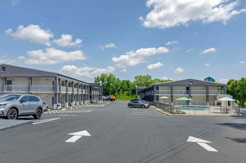 Suburban Studios Verona – Staunton North